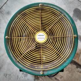 16-fan Air Max Fan 16 Inch 4-blade High Velocity With Standard Yoke Mount - Used
