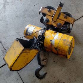 312575-66 Budgit Hoist 2 Ton Hoist. Cat#p-316-3 4000lb Capacity. - Used