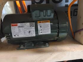 1tmx2bg Dayton Farm Duty Motor 1tmx2 1 1/2 Hp 725 Rpm 115/230v Ac