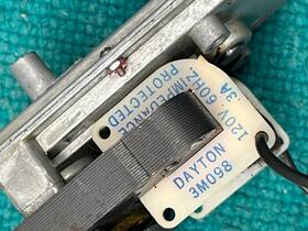 3m098 Dayton Ac Gearmotor 120vac 4 Rpm 5/16 Inch Shaft 0.3a Runs Great