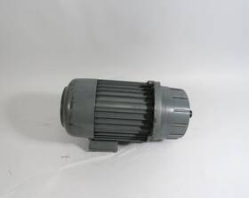 104100409-e Elumatec 4000w 3400rpm 600v 3phase 7.5a 60hz Damaged Plate Used