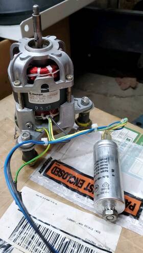 211.30.0002360 Heidolph Motor 67v 50hz 77w Rubber Mount Heraeus 3538 Capacitor