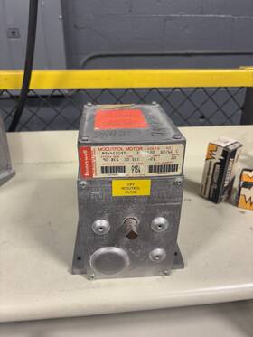 M944g1097 Honeywell Modutrol Motor 90 Degree Stroke 20w 120v 50/60hz Used