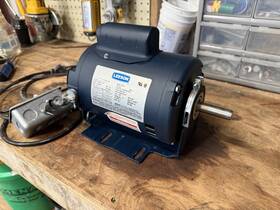 102871.00 Leeson 1/2 Hp Cradle Base Electric Motor 115v 1725rpm 5/8 Inch Keyed Shaft