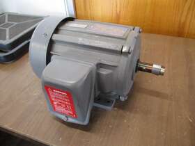 9-391178-60 Magnetek Motor 1hp 1800rpm 230/460v 4.2/2.1a 60hz 3ph Dented Used