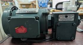 P56h7637 Reliance Electric 3/4 Hp Ac Motor 230/460 Vac 2.60/1.30 Amp With Gear Reducer
