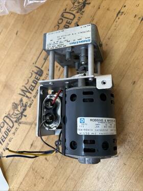 1833132001 Robbins & Myers New England Gear Works And Tektronix 1/50 Hp Motor With Box