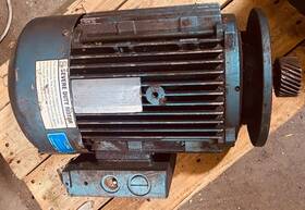 Dfv112m4-ks Sew-eurodrive Dfv112m4ks 5.4hp. 1800 Rpm Inverter Vector Duty 460v Ac 60hz