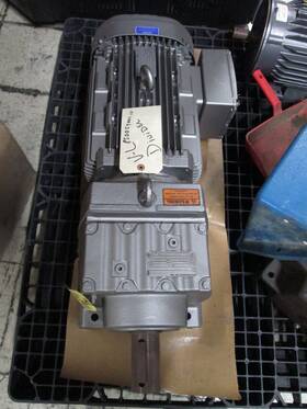 300-1800rpm Sew-eurodrive Dre1 Motor With Gear 12.5hp 230yy/460y Volts Used