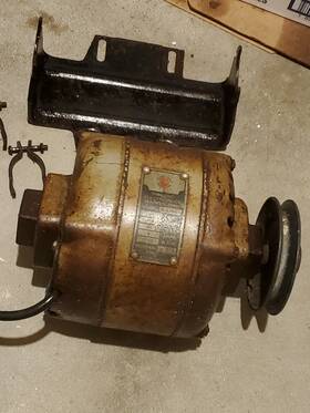 S-4386 Sunlight Vtg. Electical Co. 1/4 Hp Electic Motor With Bracket Tested Works