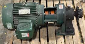 B0104flf2ush Toshiba 10hp 230/460v Motor With Sm-cyclo 15 1 Ratio Gear Reducer