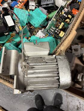 K21r63k4 Vem 0.14kw Ac Motor 1800 Rpm 4p 3 Phase 275/480v Tefc 60hz Used