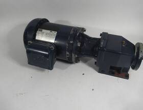 5018es3e56cfl-s Weg .5018es3e56cfl-s 1/2hp 1760rpm 208-230/460v 56c Tefc 3ph C/w Gear Reducer 6.89 1 Ratio Used
