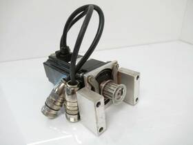 Sgme-04vf14 Yaskawa Tuv Ac Motor 3000r/m 2 Outputs Coninvers Male Cable Used Tested